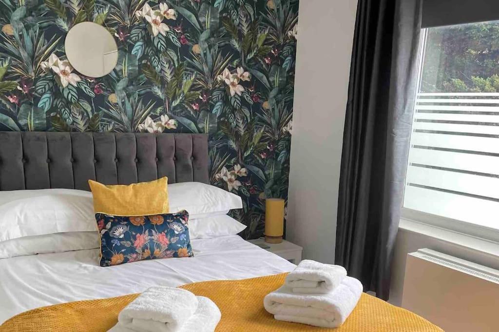 Cayton Village Hide Away Экстерьер фото
