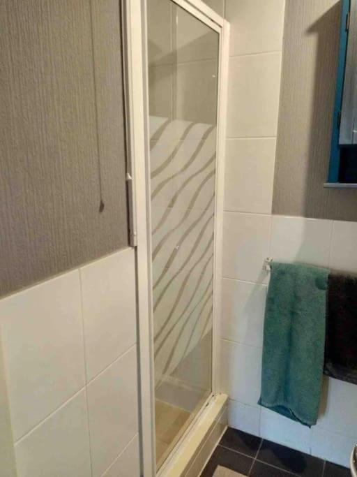 Cayton Village Hide Away Экстерьер фото