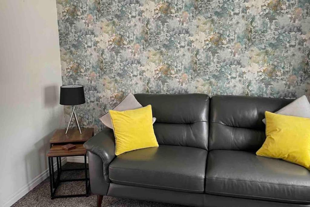 Cayton Village Hide Away Экстерьер фото