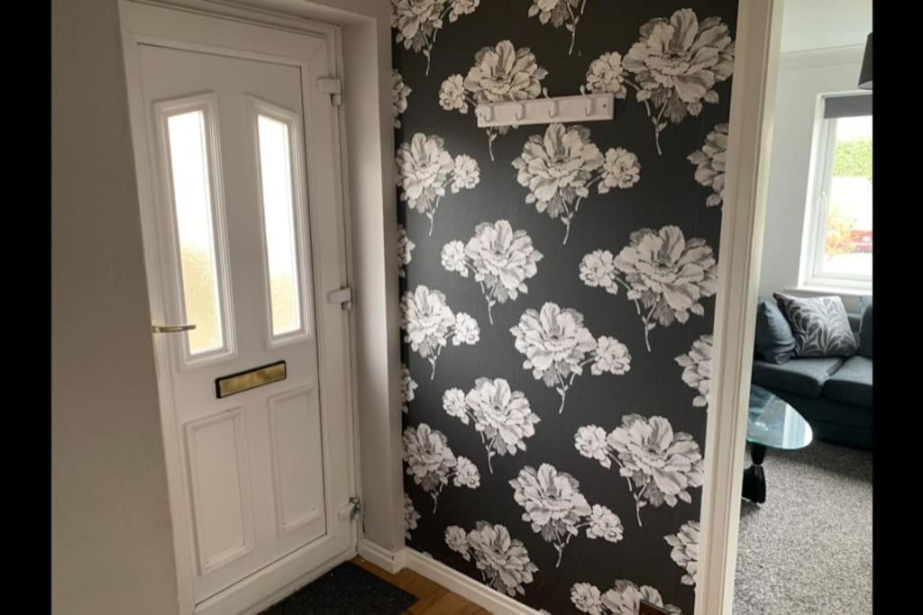 Cayton Village Hide Away Экстерьер фото